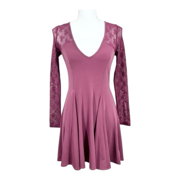 Kimchi Blue Dresses & Skirts - Urban Outfitters Kimchi Blue Lace Deep V Stretchy Long Sleeve Mauve Dress Small